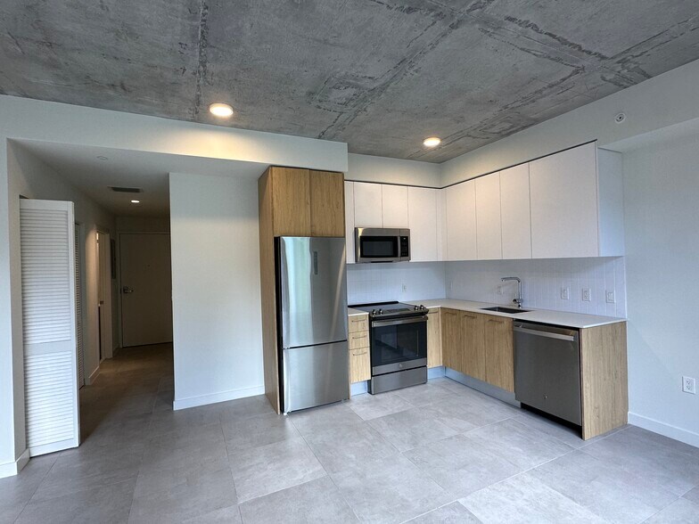 Primary Photo - 340 NW 32nd St
