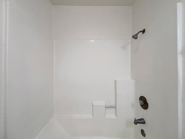 Building Photo - Charming 2BD/2BA Condo in La Mesa W/ A/C, ...