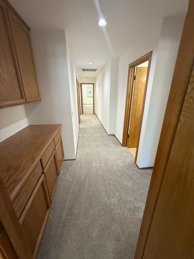 Building Photo - 4 bedroom | 2 bathroom | Gold River home