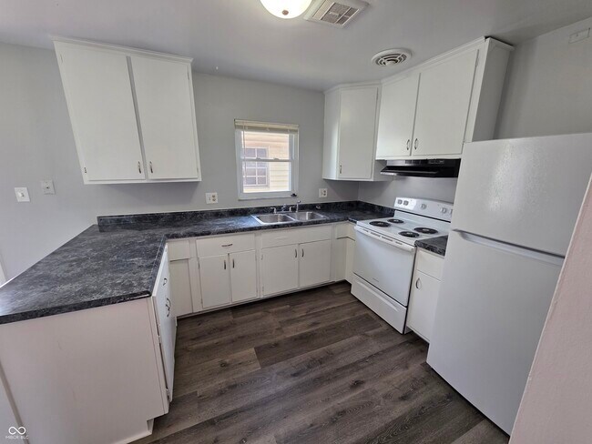 Building Photo - 3829 Biscayne Rd