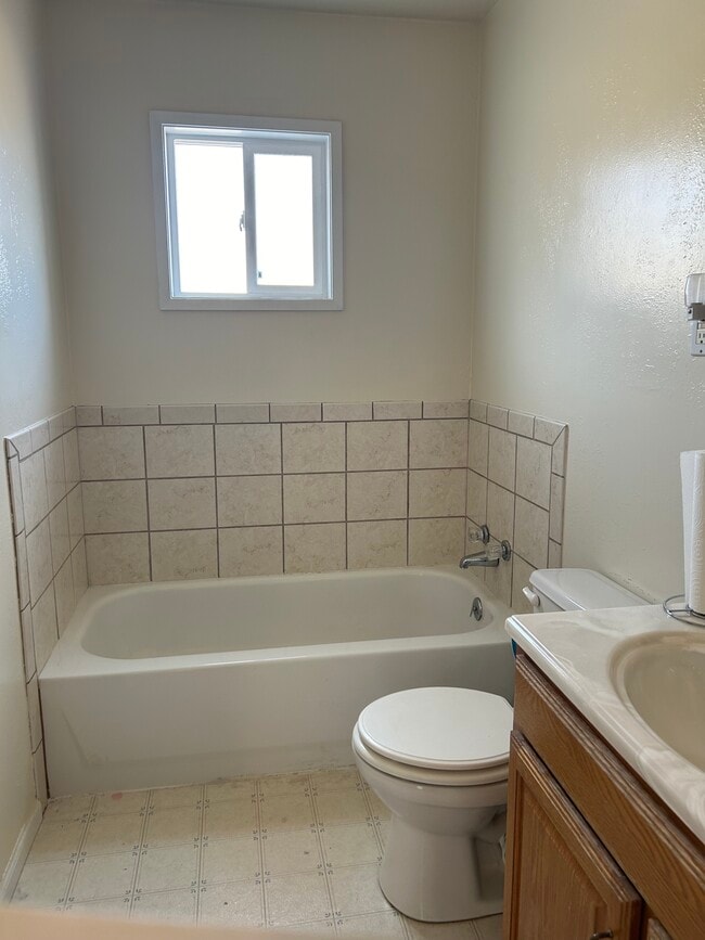 Building Photo - 918 Knapp St