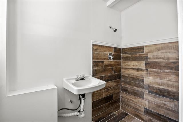 Building Photo - 1802 Fordham Rd