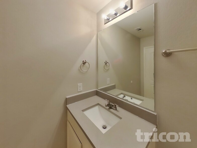 Building Photo - 4817 Cedar Springs Dr