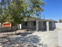 Building Photo - 1308 E Monroe St