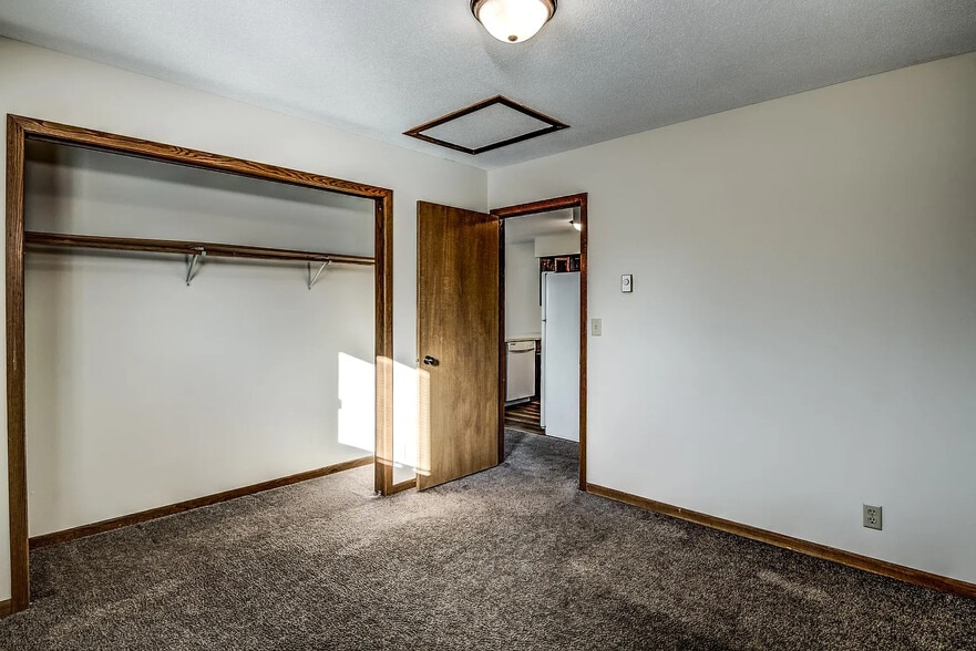 Building Photo - 634 Saxonwood Rd