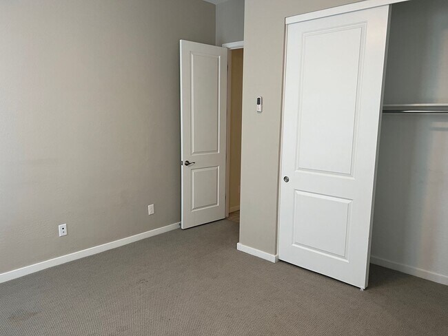 Building Photo - 5140 S Springs Pl