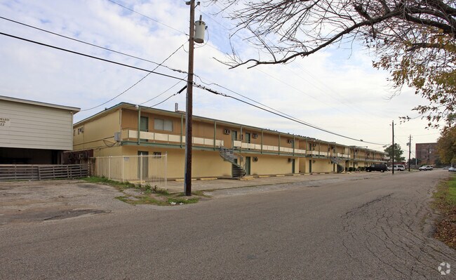 Primary Photo - Monteleon Apartments