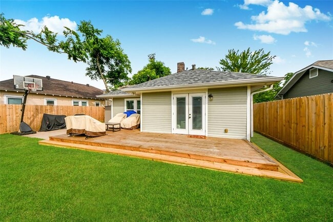 Building Photo - 311 Cosmos St