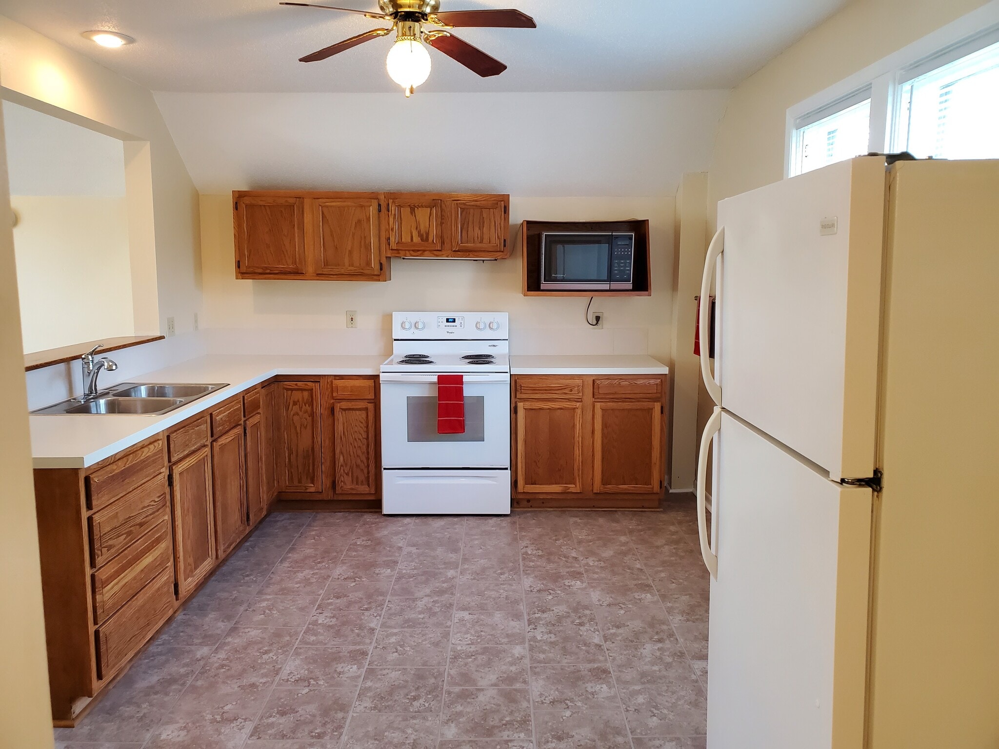 Building Photo - 108 3rd St W