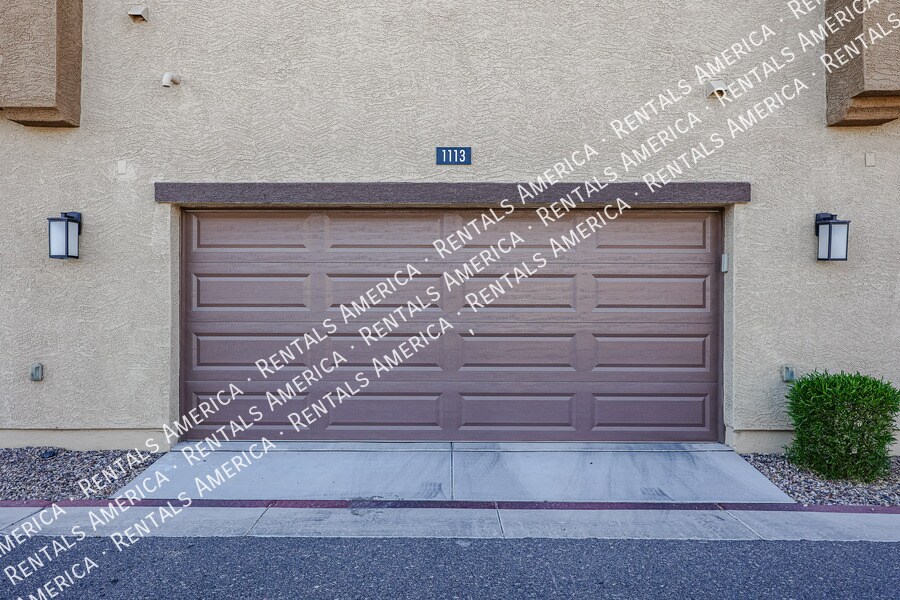Building Photo - 1255 N Arizona Ave