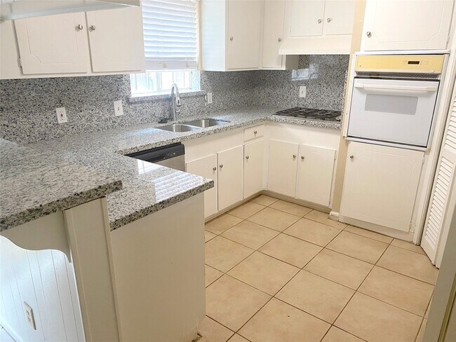 Building Photo - 1403 Blalock Rd