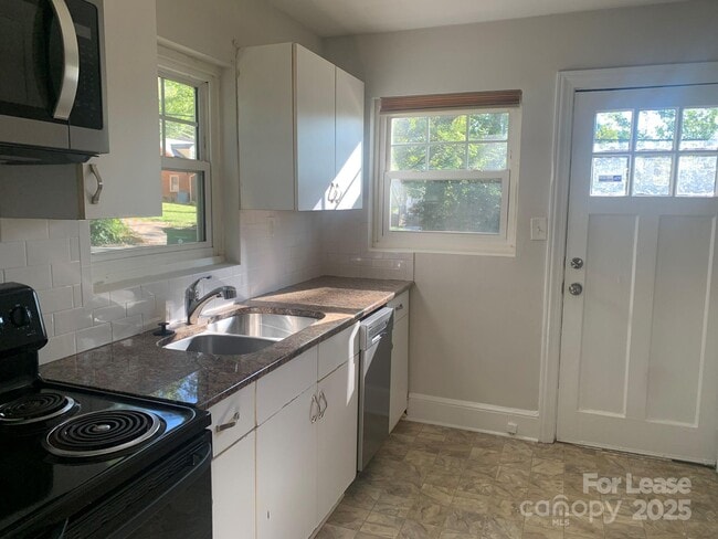 Primary Photo - 1800 Hall Ave