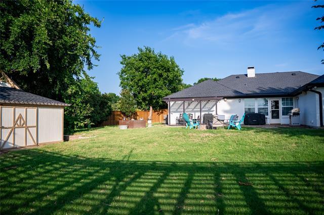 Building Photo - 16435 Red Oak Cir N
