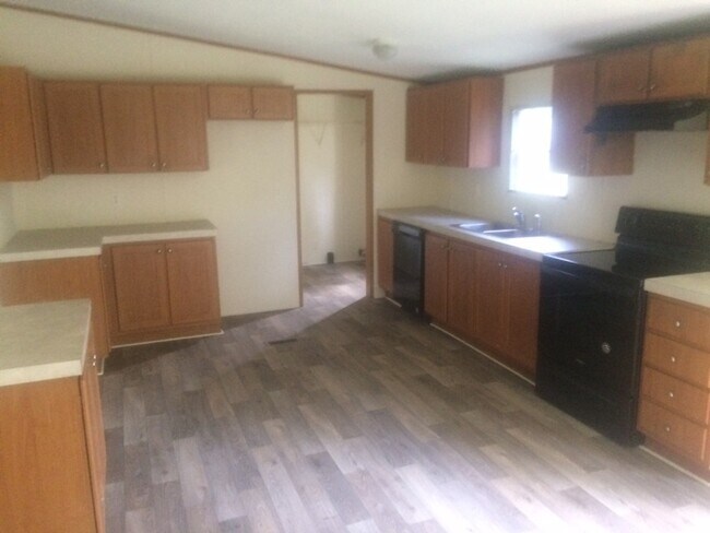 Building Photo - 170 Cypress Ave