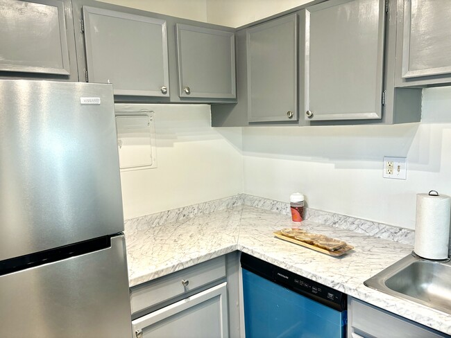 New stainless steel appliances - 3801 Swann Rd