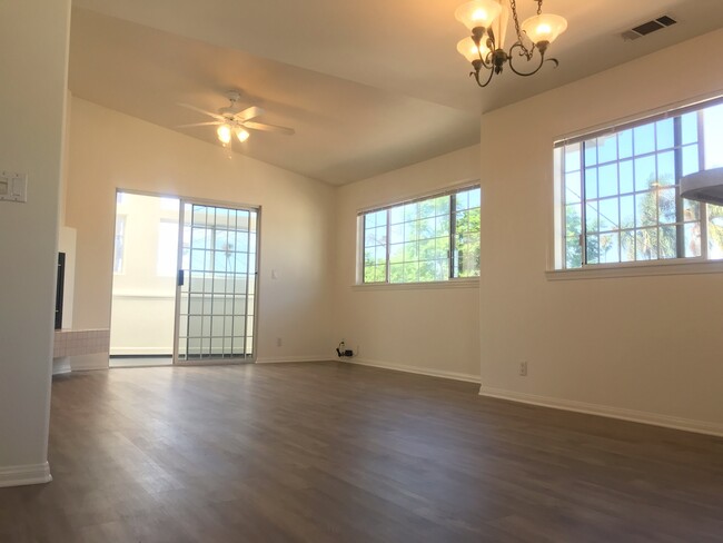 Building Photo - Large Beach House Over Two Car Garage