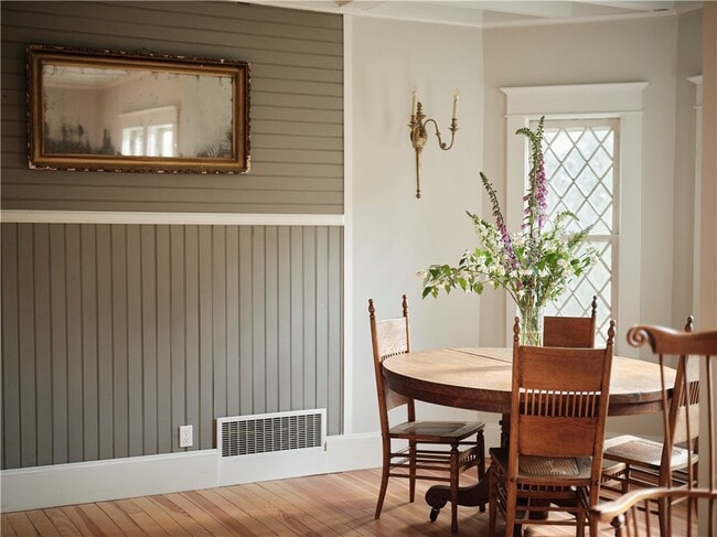 Building Photo - 38 Lake St