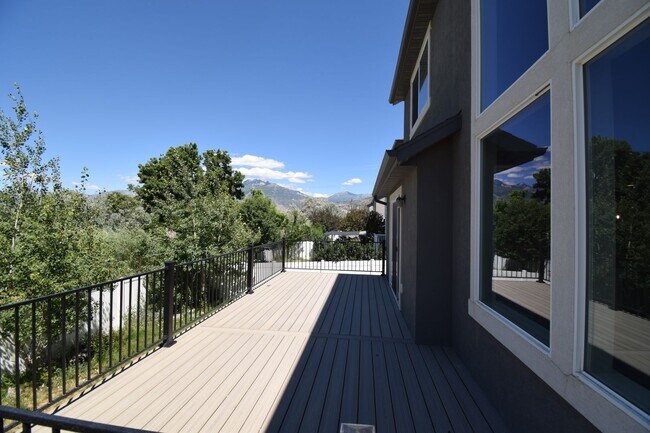 Building Photo - Quiet Family Friendly 4 Bed Home in Bluffdale!!