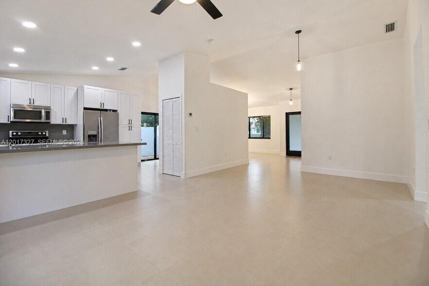 Building Photo - 10088 SW 143rd Ct
