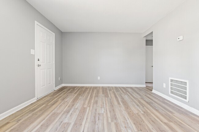 Building Photo - 2600 Mallard Ct