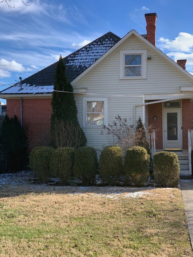 Building Photo - Beautiful Brick 2 Bedroom House in the Hea...