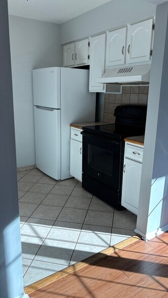 Building Photo - 30-13 Prospect St