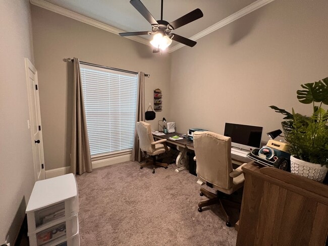 Building Photo - 4 BEDROOM/3 BATH SPACIOUS IN GATED COMMUNITY