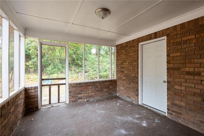 Building Photo - 467 Southern Way