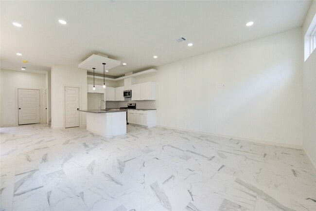 Building Photo - 2915 El Fenice Ln