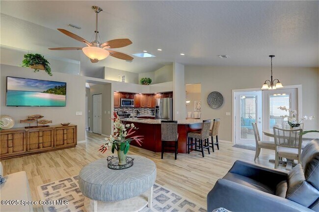 Building Photo - 562 Rolling Hill Dr