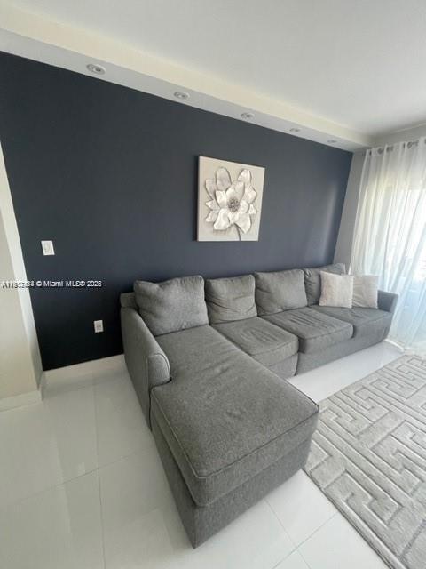 Building Photo - 500 Bayview Dr