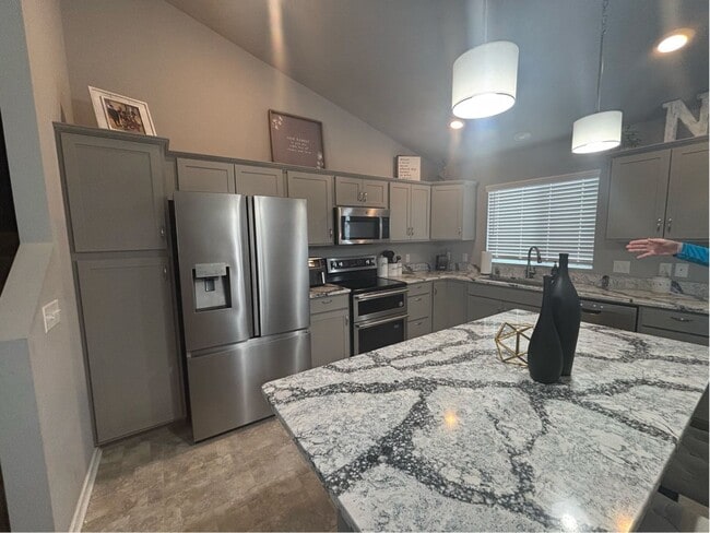 Building Photo - Beautiful Split-Level in BENNINGTON