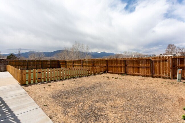 Building Photo - 1130 Pond Side Dr