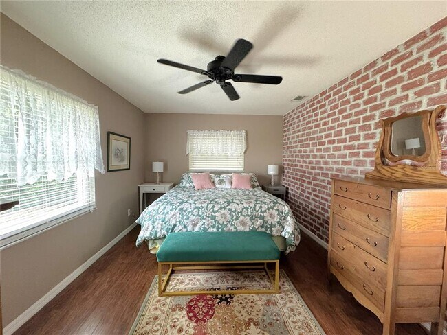 Building Photo - 205 S Ebb Way