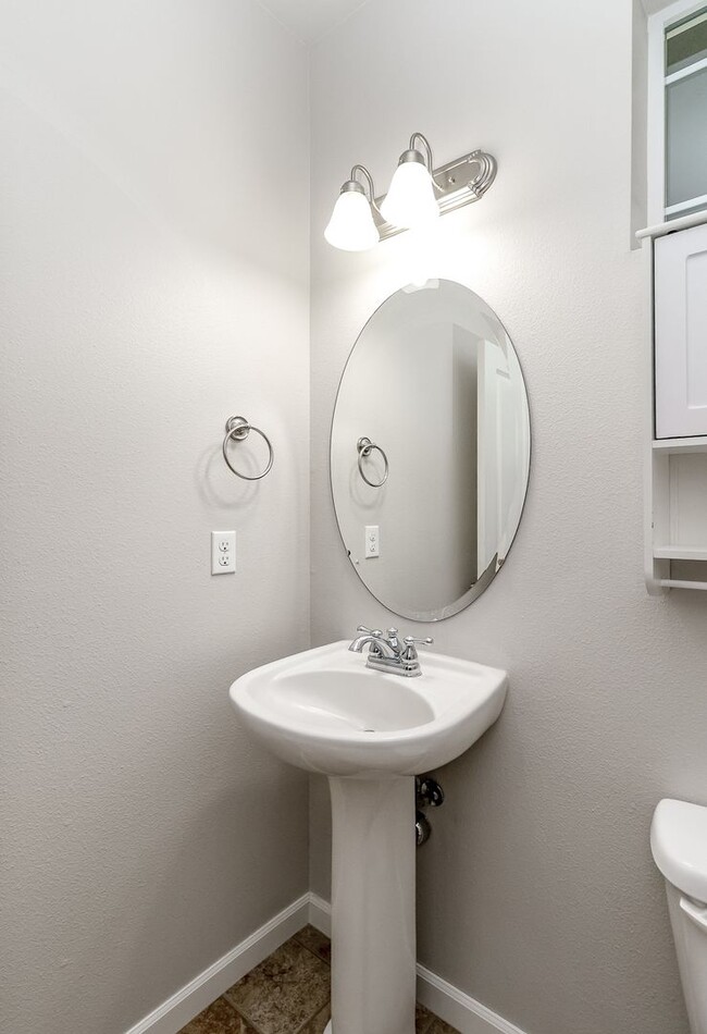 Building Photo - Beautiful Lacey Home with new paint and carpet in Popular Edgewater Community