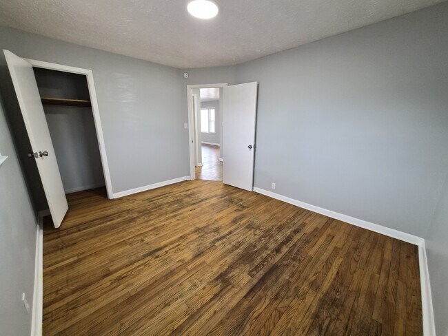 Building Photo - 2703 Kristen Dr E