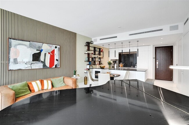 Building Photo - 300 Biscayne Blvd Way