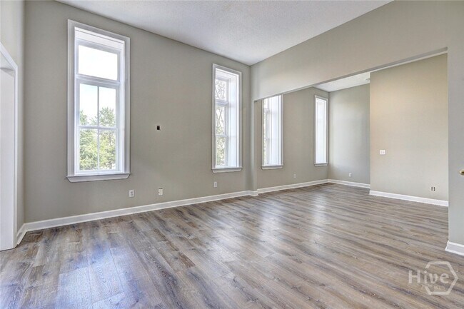 Building Photo - 123 S Broad St