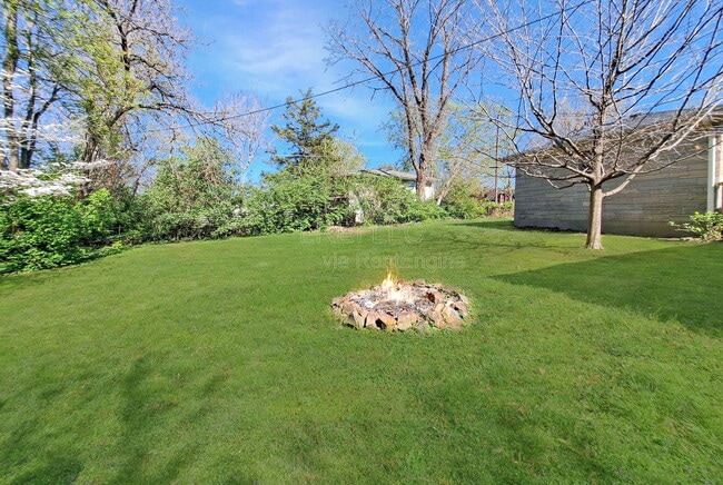 Building Photo - 405 Westwood Dr