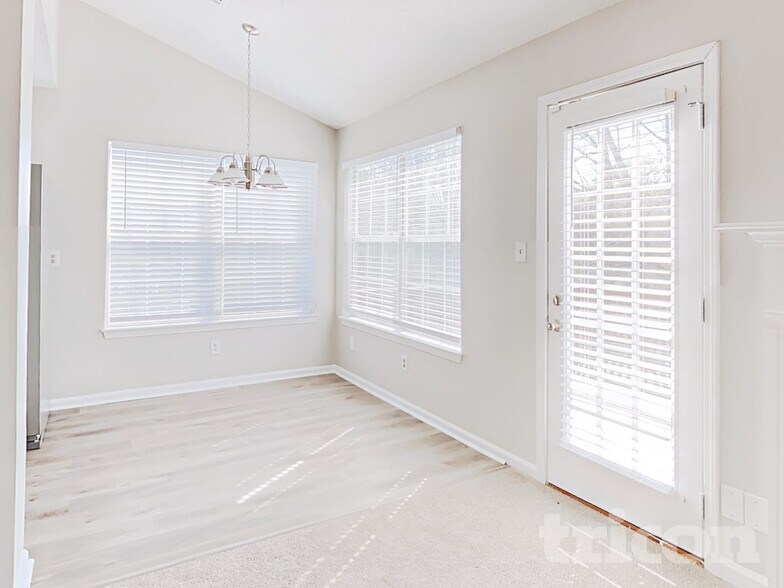 Building Photo - 7029 New Dale Rd