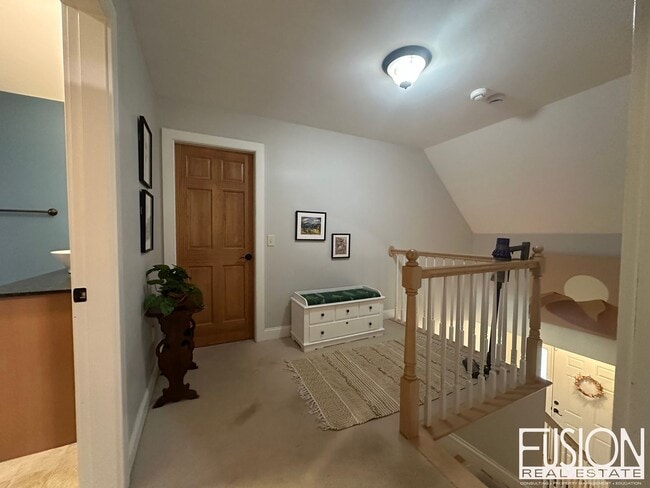 Building Photo - Beautiful, Spacious, Private Four Bedroom ...