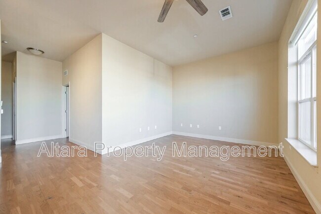 Building Photo - 5401 S Park Terrace Ave