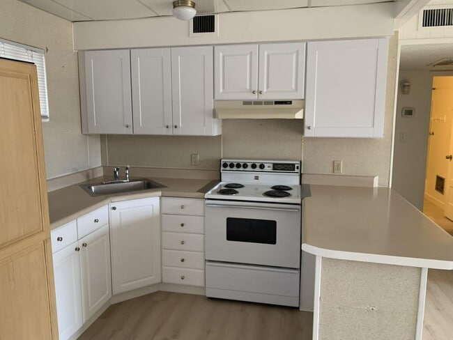 Building Photo - 4140 E Cliffside Trail