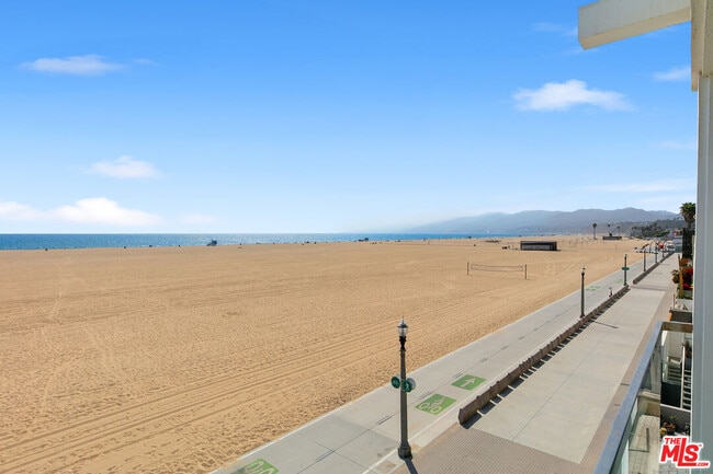 Building Photo - 1341 Palisades Beach Rd