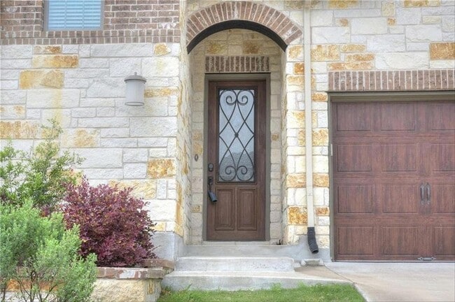 Building Photo - 203 Ancient Oak Way