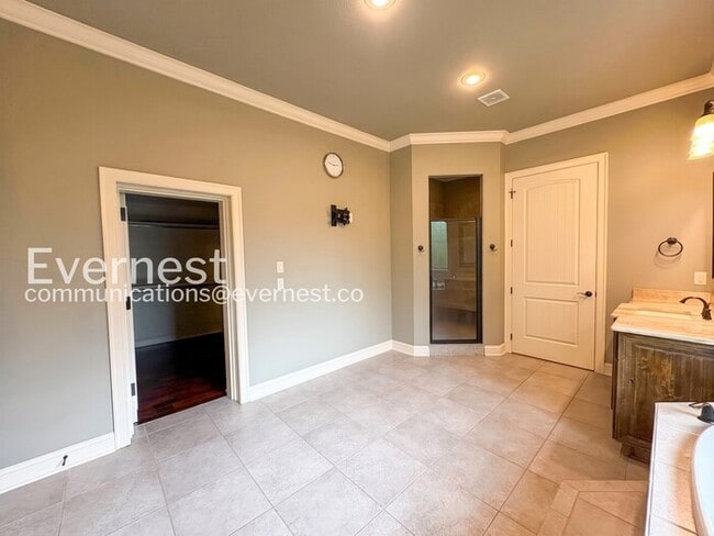 Building Photo - Welcome to this elegant 4-bedroom, 5-bathroom home in desirable Hurricane Lake Estates with Pool ...