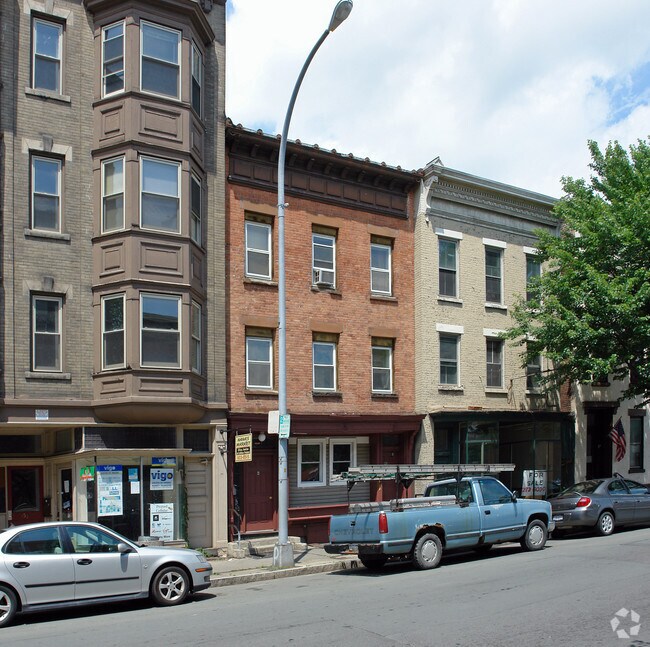 Building Photo - 149 4th St