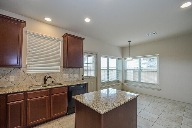 Building Photo - 2414 Argos Dr
