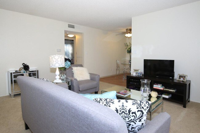 Primary Photo - 7576 Parkway Dr