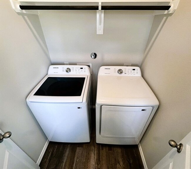Building Photo - 2018 Cedar Br Dr